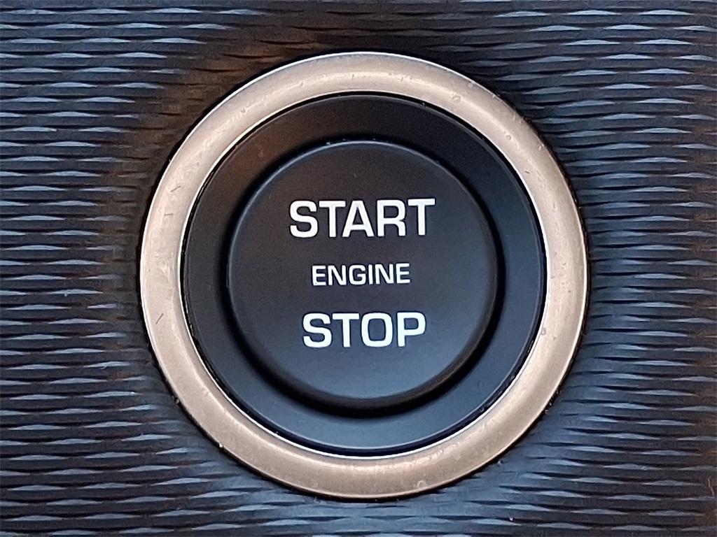 used 2025 Land Rover Discovery car, priced at $63,950