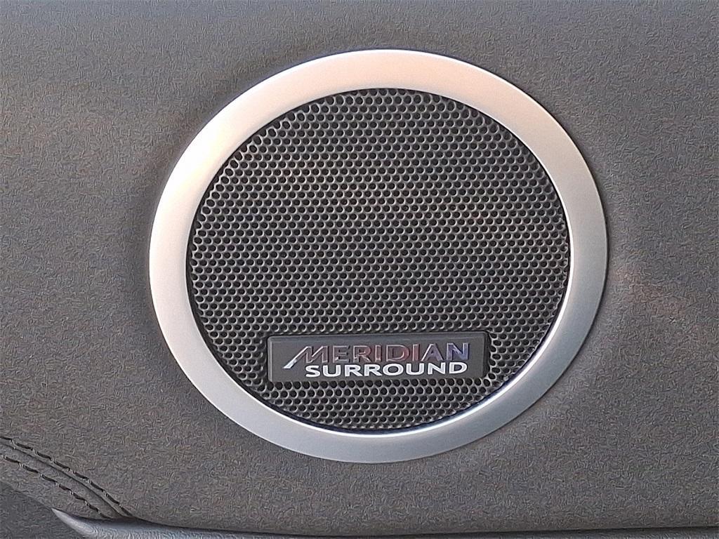 new 2025 Land Rover Discovery car, priced at $70,193