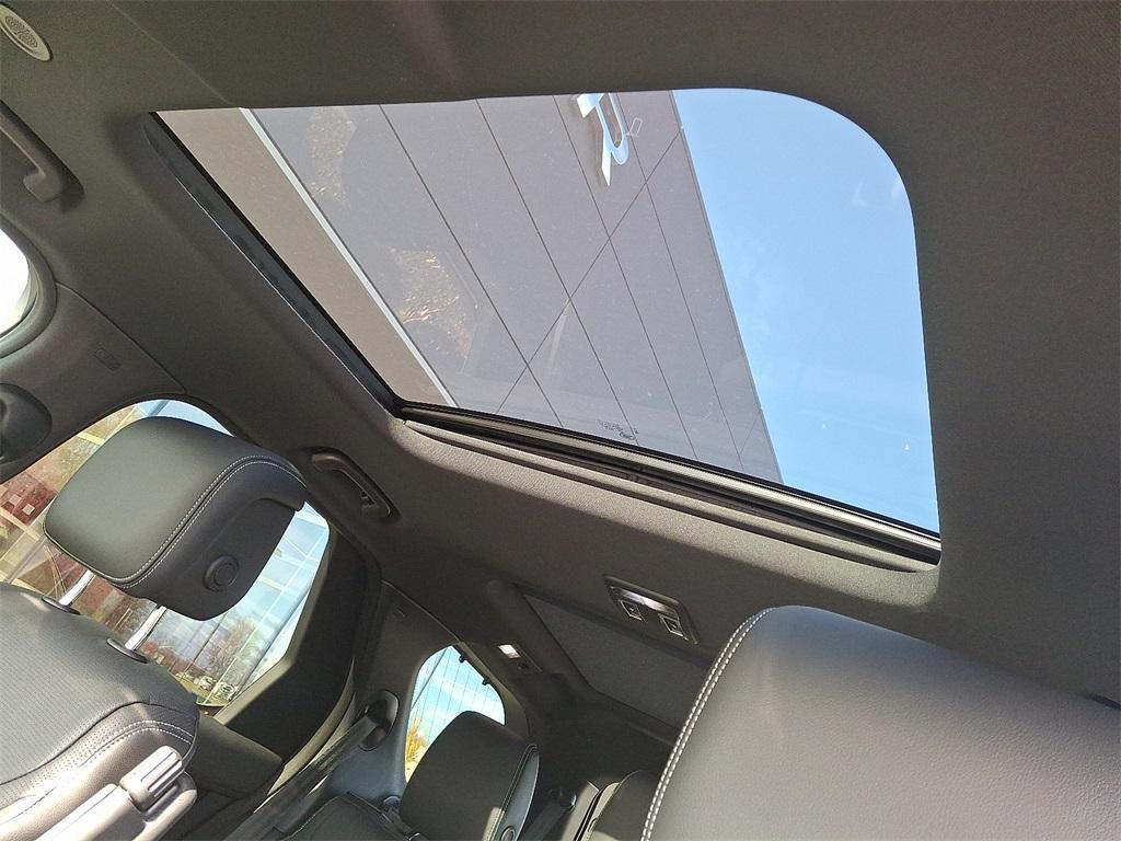 new 2025 Land Rover Discovery car, priced at $70,193