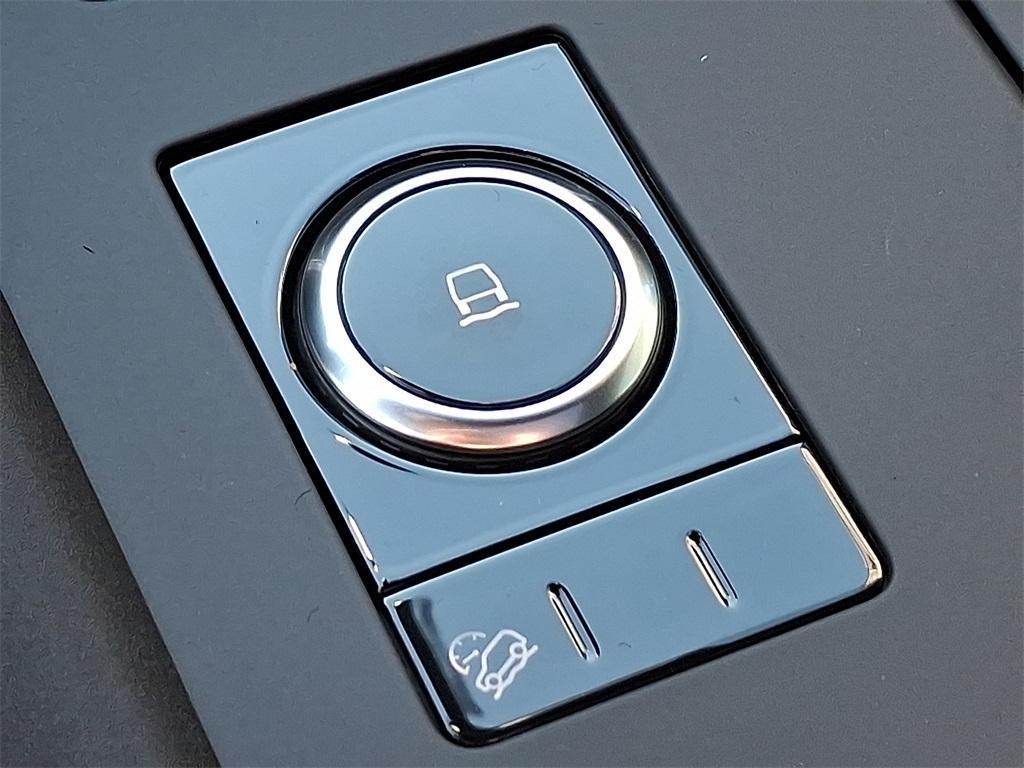 new 2025 Land Rover Discovery car, priced at $70,193