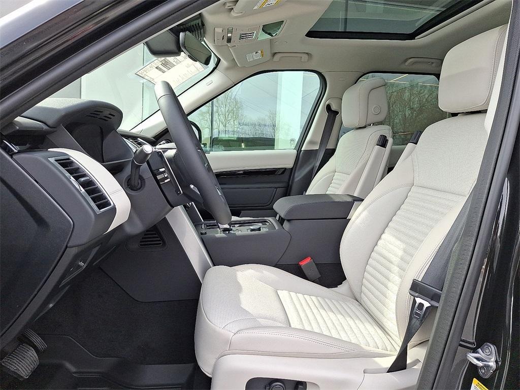 new 2026 Land Rover Discovery car, priced at $68,491
