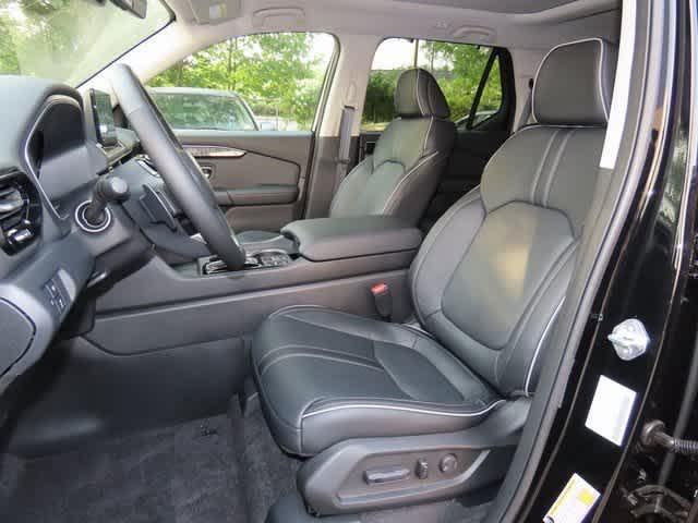 new 2025 Honda Pilot car, priced at $54,530