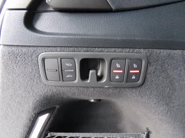 used 2025 Audi Q7 car, priced at $61,652