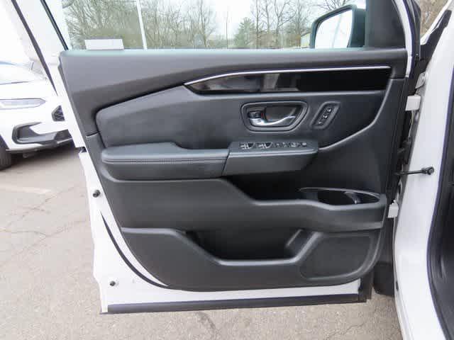 used 2023 Honda Pilot car, priced at $35,358