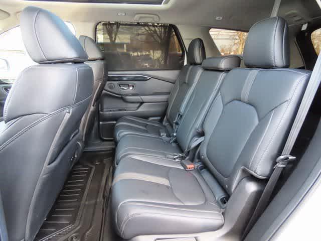 used 2025 Honda Pilot car, priced at $35,998