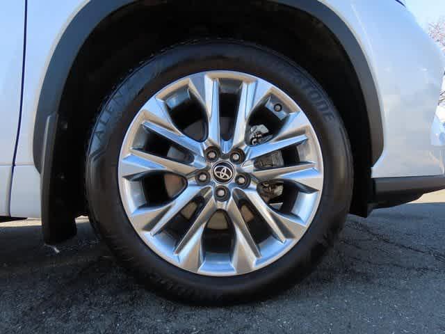 used 2024 Toyota Highlander car, priced at $40,898