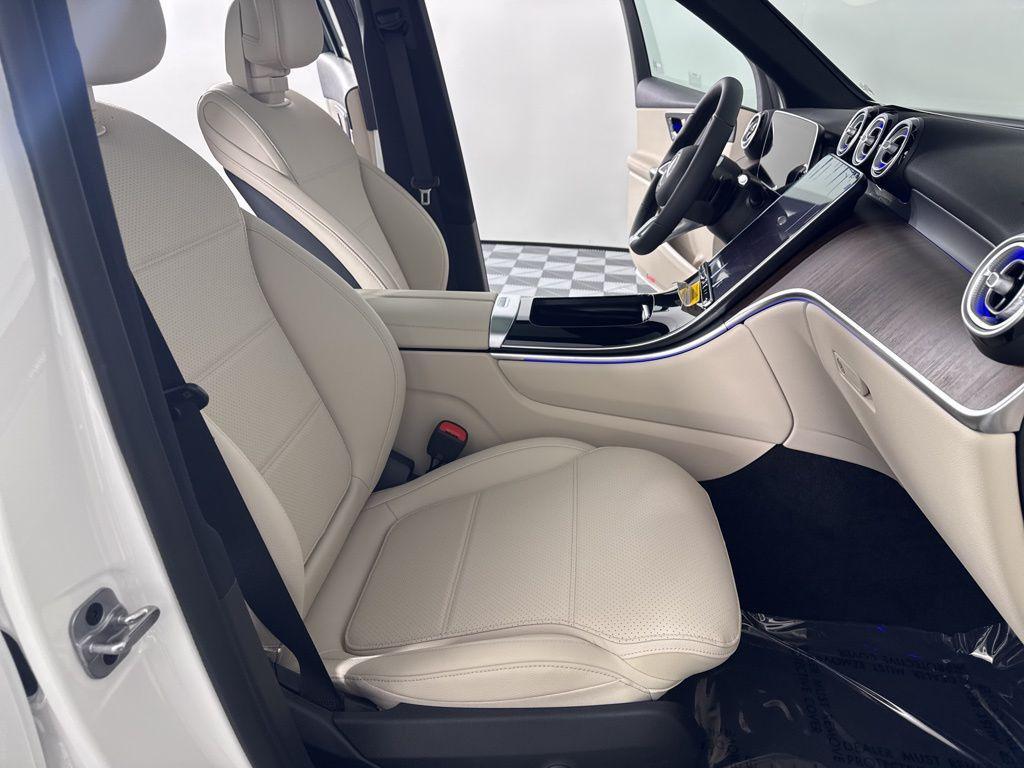 new 2026 Mercedes-Benz GLC 300 car, priced at $61,905