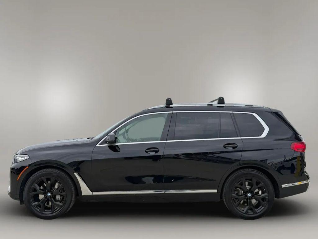 BMW X7 view 4