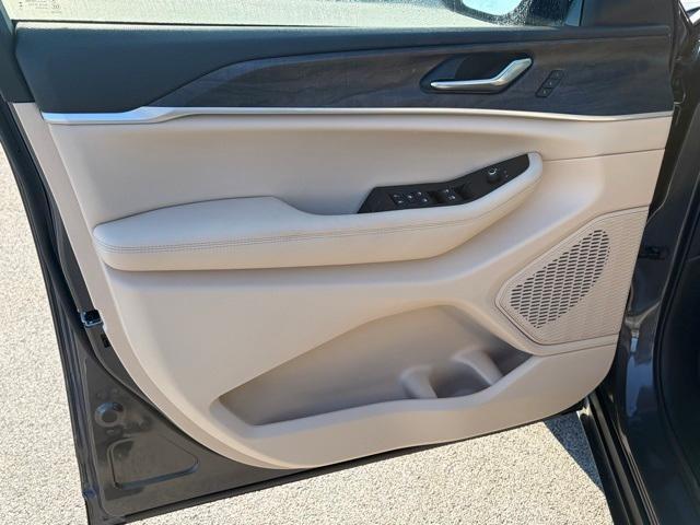 new 2025 Jeep Grand Cherokee car, priced at $50,020