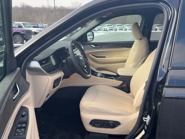 new 2025 Jeep Grand Cherokee car, priced at $42,295