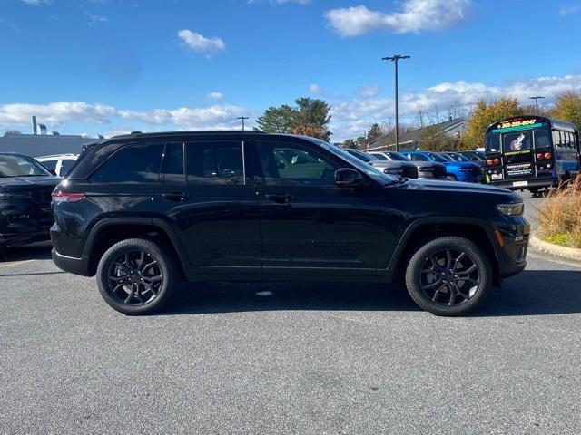 new 2025 Jeep Grand Cherokee car, priced at $45,750