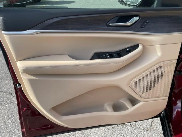 new 2025 Jeep Grand Cherokee car, priced at $50,204