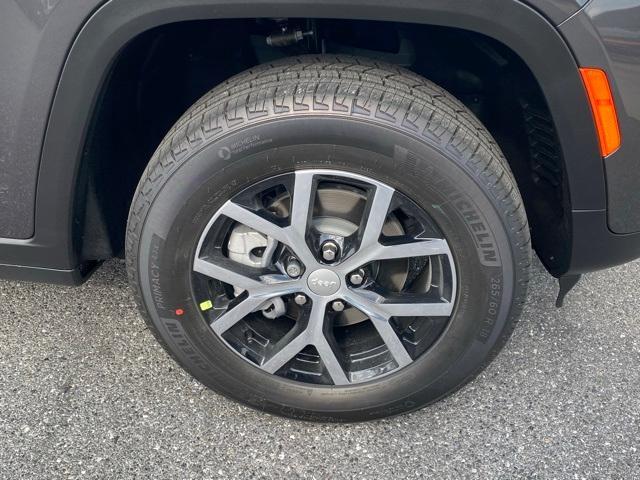 new 2025 Jeep Grand Cherokee car, priced at $42,750
