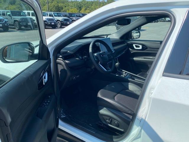 new 2025 Jeep Compass car, priced at $29,500