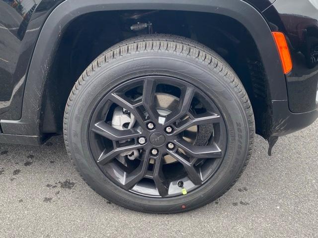 new 2025 Jeep Grand Cherokee car, priced at $46,250