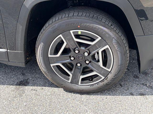 new 2026 Jeep Cherokee car, priced at $42,601