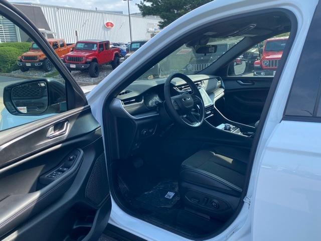 new 2025 Jeep Grand Cherokee L car, priced at $40,500