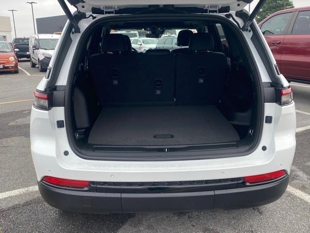 new 2025 Jeep Grand Cherokee car, priced at $40,250