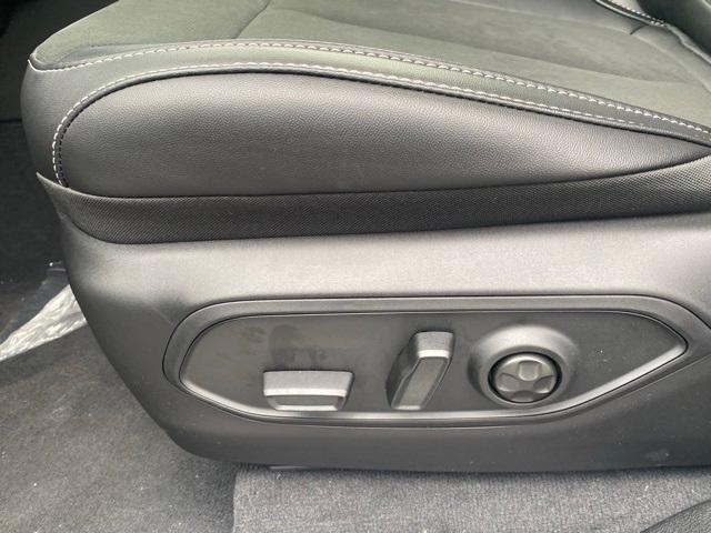 new 2025 Jeep Grand Cherokee car, priced at $40,250