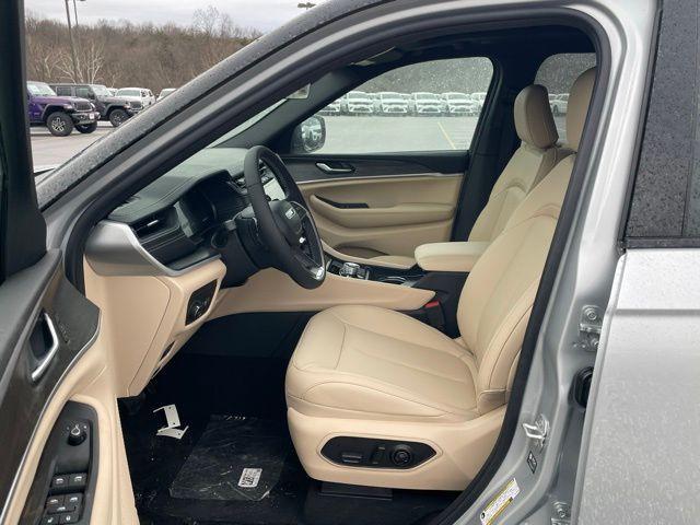 new 2025 Jeep Grand Cherokee car, priced at $45,795