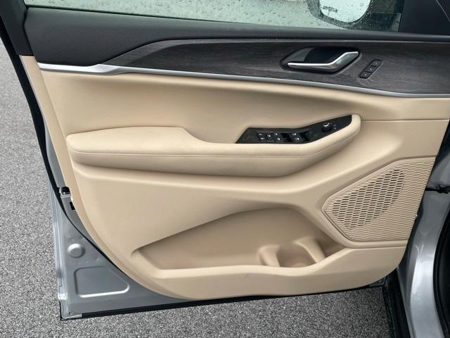 new 2025 Jeep Grand Cherokee car, priced at $50,020