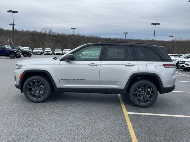 new 2025 Jeep Grand Cherokee car, priced at $45,795