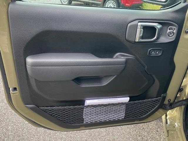 new 2025 Jeep Gladiator car, priced at $43,750