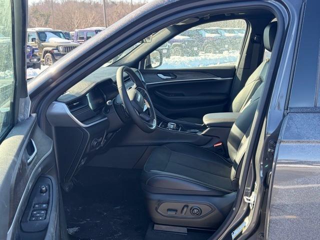 new 2026 Jeep Grand Cherokee car, priced at $45,683