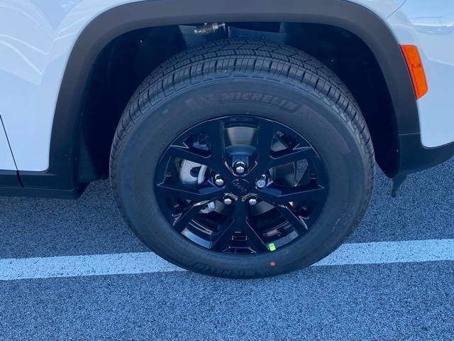 new 2025 Jeep Grand Cherokee car, priced at $41,681