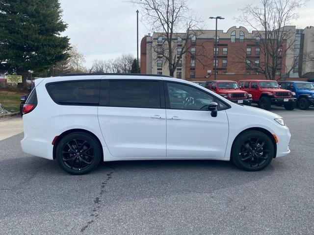 new 2026 Chrysler Pacifica car, priced at $41,385
