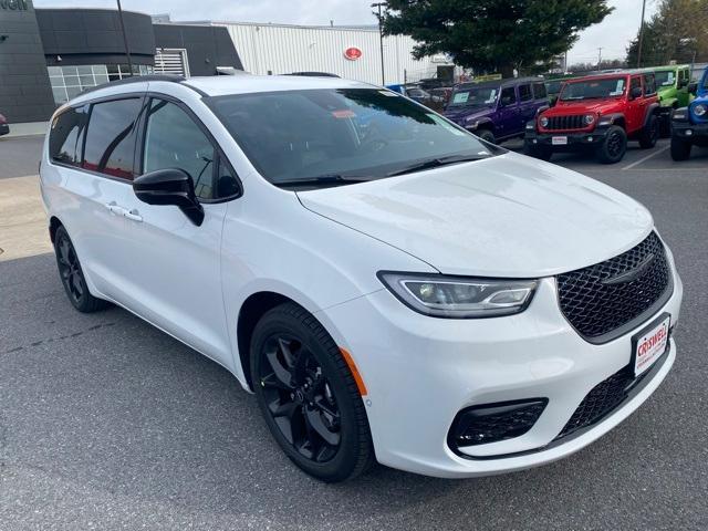 new 2026 Chrysler Pacifica car, priced at $41,385