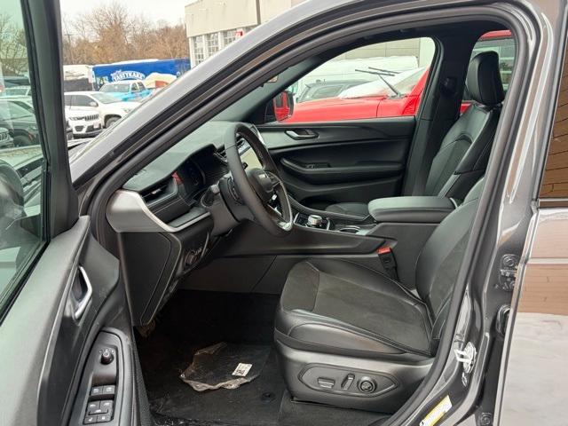 new 2025 Jeep Grand Cherokee car, priced at $42,956