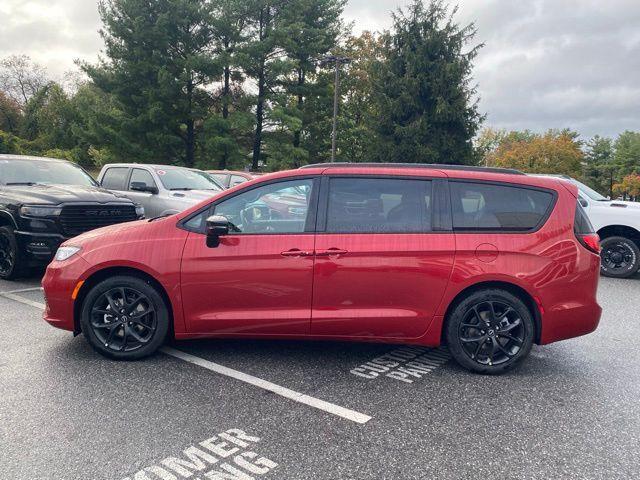 new 2026 Chrysler Pacifica car, priced at $46,406