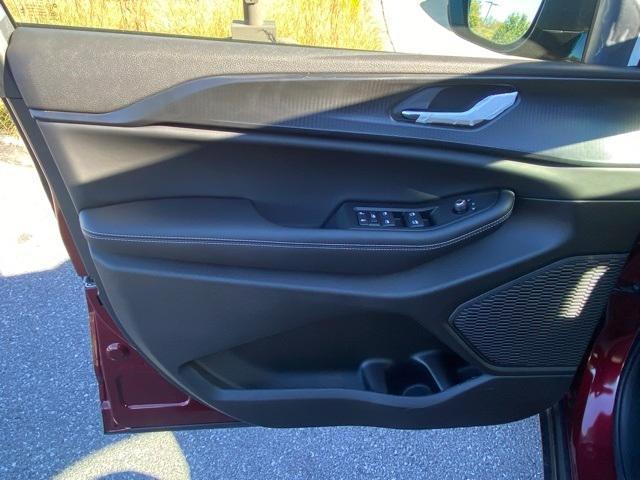 new 2025 Jeep Grand Cherokee car, priced at $39,250