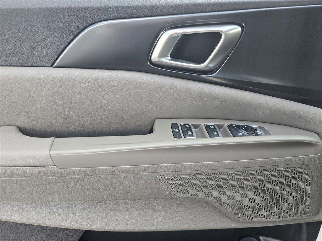 new 2026 Kia Carnival Hybrid car, priced at $40,900