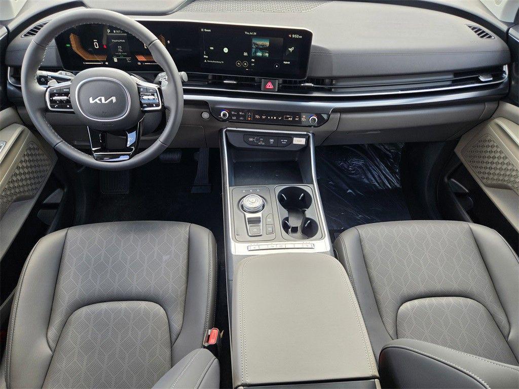 new 2026 Kia Carnival Hybrid car, priced at $40,900