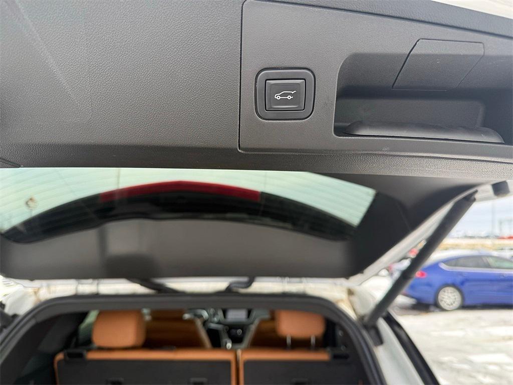 used 2022 Cadillac XT5 car, priced at $33,909