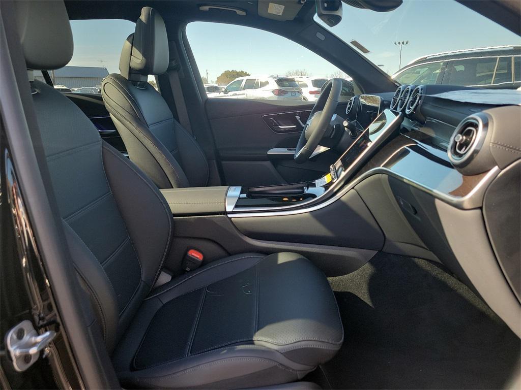 new 2025 Mercedes-Benz GLC 300 car, priced at $52,250