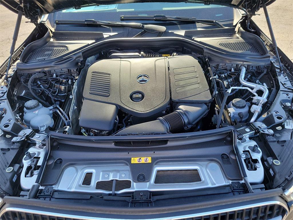 new 2025 Mercedes-Benz GLC 300 car, priced at $52,250