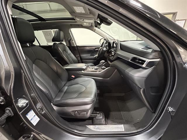 used 2022 Toyota Highlander car, priced at $34,595