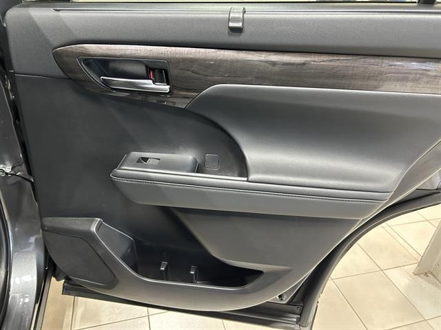 used 2022 Toyota Highlander car, priced at $34,595
