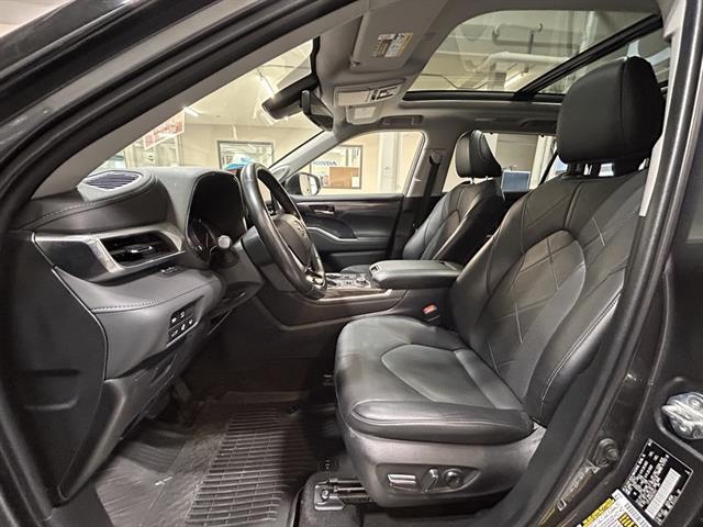 used 2022 Toyota Highlander car, priced at $34,595