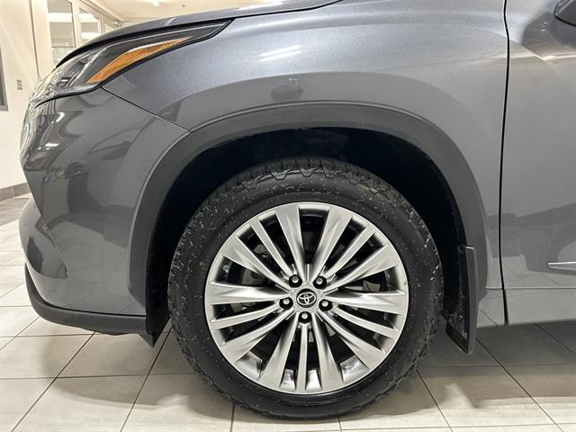 used 2022 Toyota Highlander car, priced at $34,595