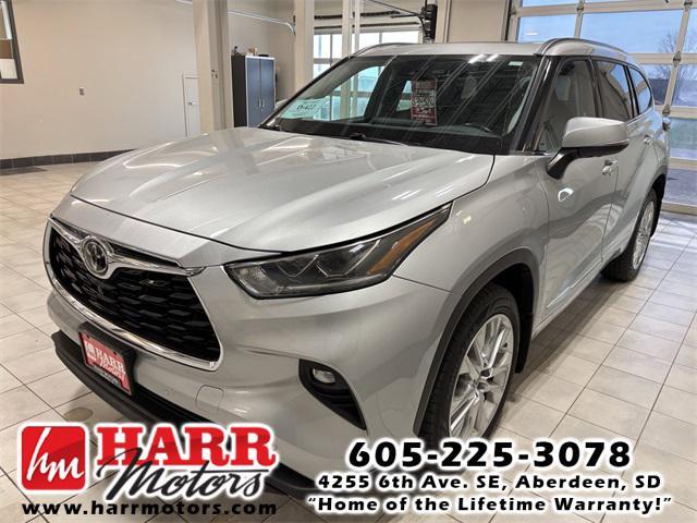 used 2021 Toyota Highlander car, priced at $31,995