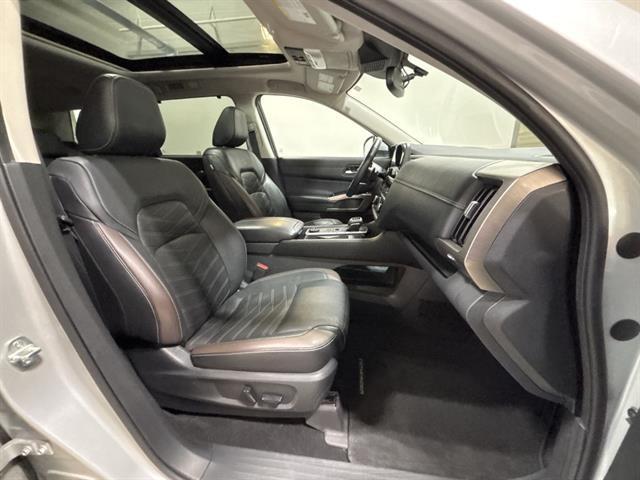 used 2022 Nissan Pathfinder car, priced at $26,999