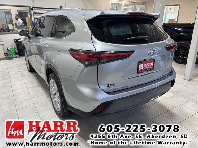 used 2022 Toyota Highlander car, priced at $34,998