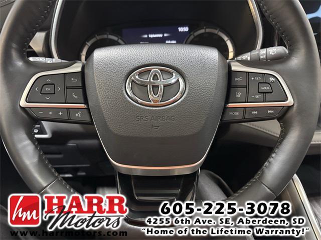 used 2022 Toyota Highlander car, priced at $34,998