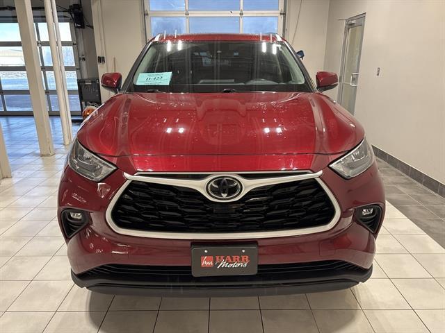 used 2020 Toyota Highlander car, priced at $28,999