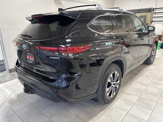 used 2021 Toyota Highlander Hybrid car, priced at $32,999