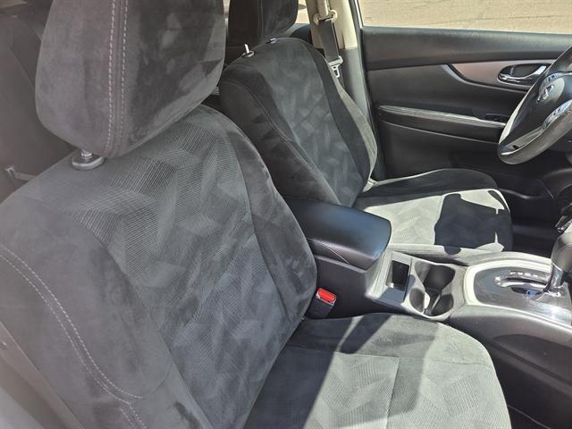 used 2016 Nissan Rogue car